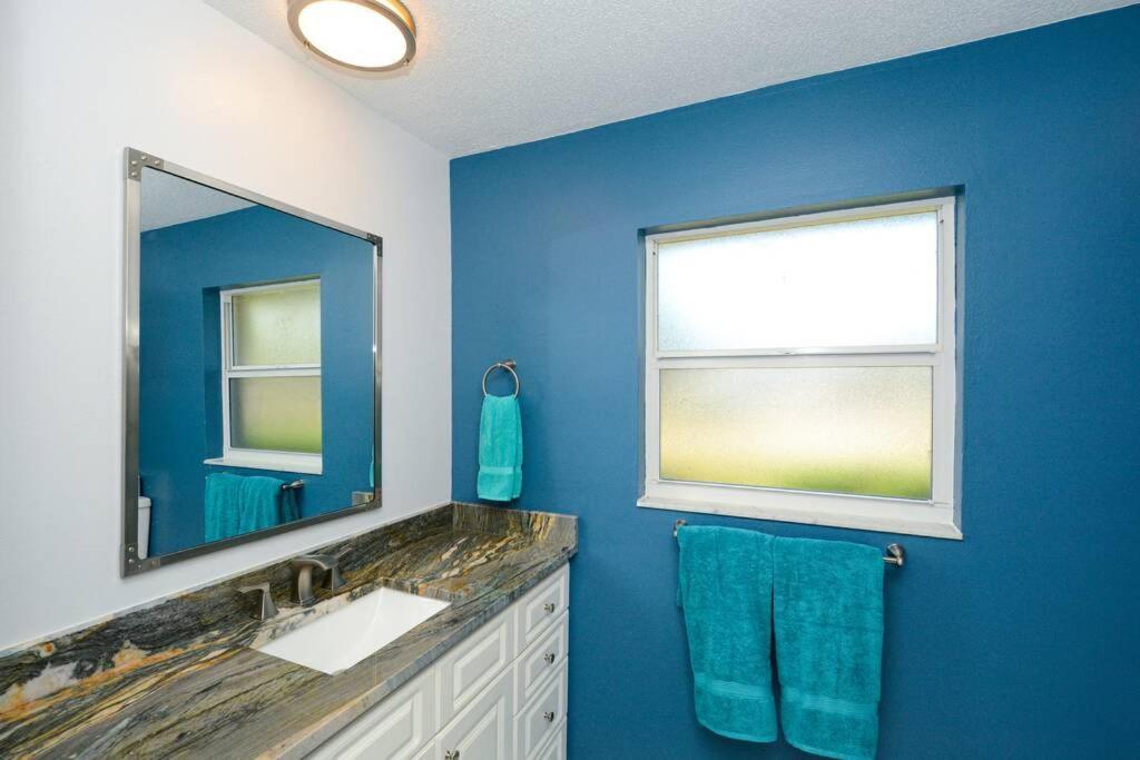 Cozy, Fido-Friendly Pool Home Just 4 Miles To The Beach! Venice Exterior photo