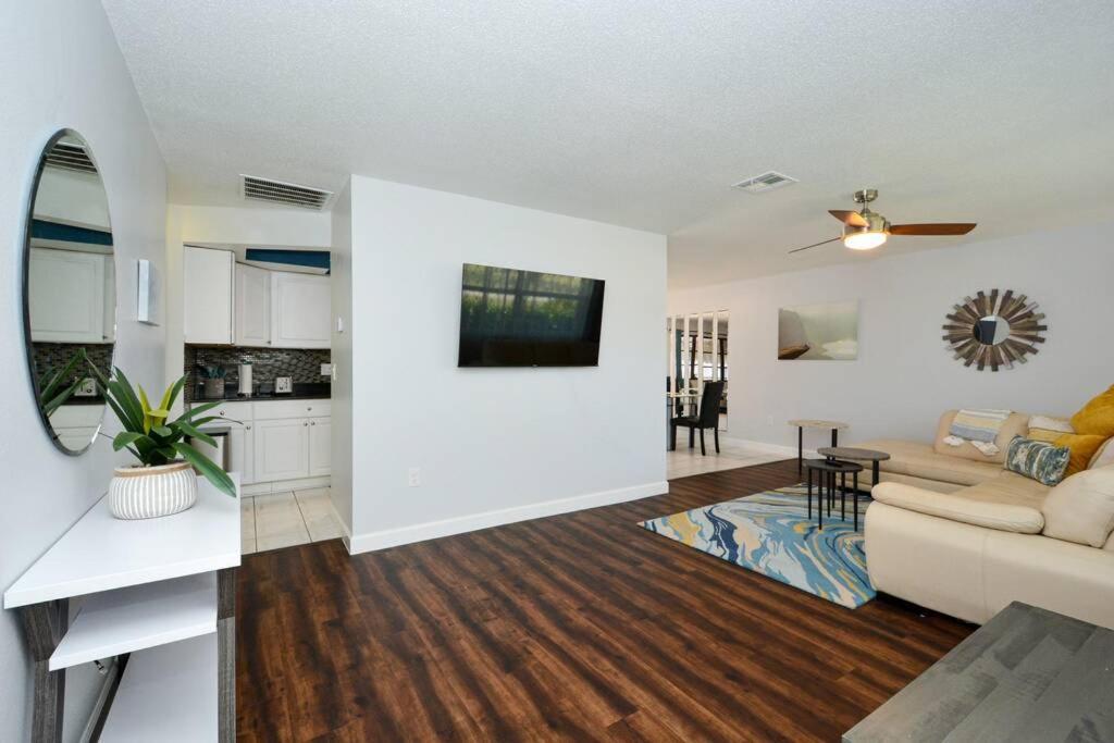 Cozy, Fido-Friendly Pool Home Just 4 Miles To The Beach! Venice Exterior photo